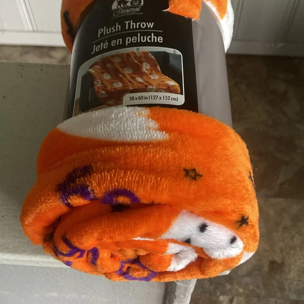 NWT- Super Soft- HEY BOO 👻- Ghost- Decorative Throw Blanket 50x60 🦇